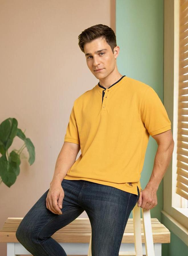 دينيس لينغو تيشيرت بياقة هنلي بأزرار وأكمام قصيرة - Image 1