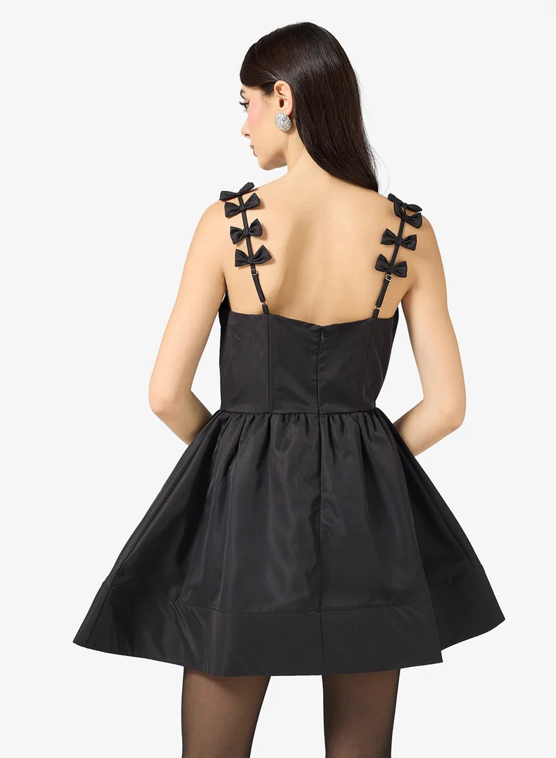 كولكتيف ذي لايبل فستان قصير بياقة قلب وحمالات