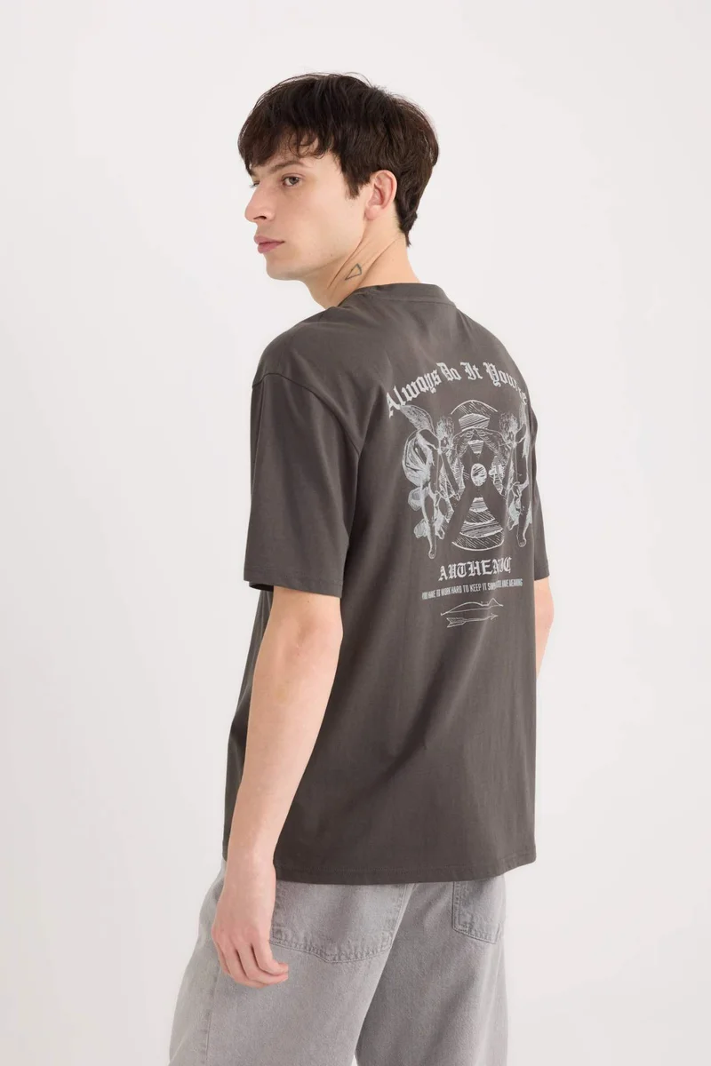ديفاكتو Boxy Fit Crew Neck Back Printed T-Shirt