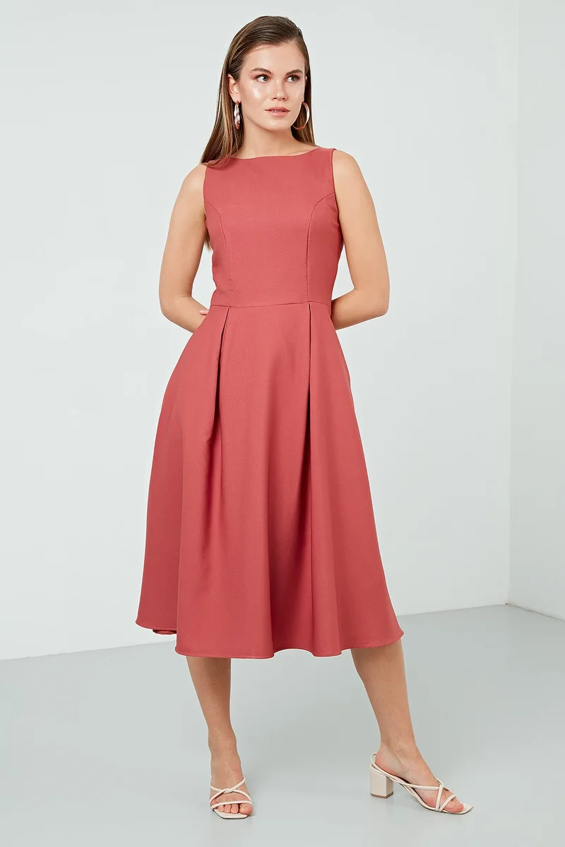 ليلا Sleeveless Fit-and-Flare Dress