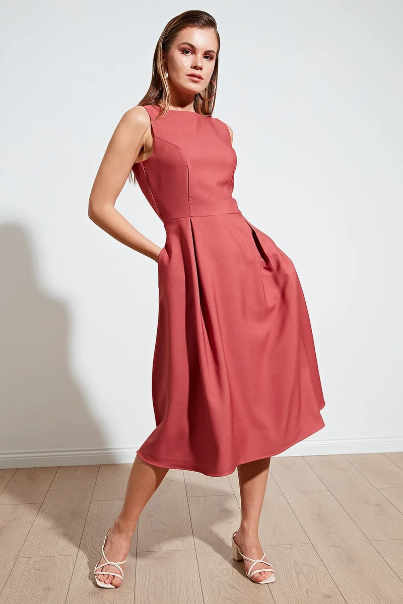 ليلا Sleeveless Fit-and-Flare Dress
