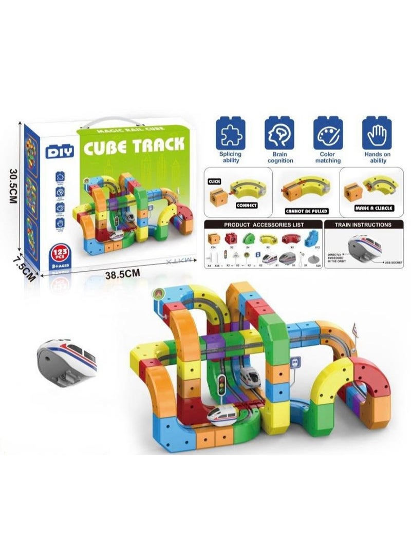 توي لاند مجموعة مسار قطار مغناطيسي يمكنك تركيبه بنفسك مع قطار كهربائي - لعبة بناء تعليمية ملونة للأطفال - Image 5