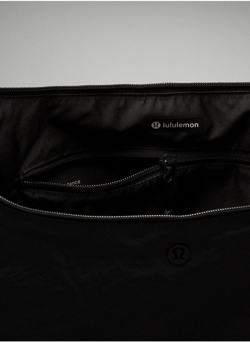 Lululemon Large Slouchy Big Crossbody Bag - pzsku/Z67B4D5679CBA7E9487DAZ/45/_/1728631194/b1b7ee4b-770b-4bfb-9325-e066562b1ced