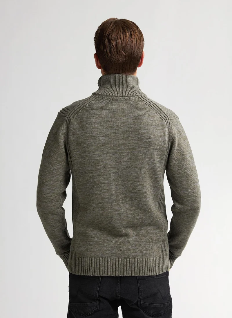 بترول اندستريز ياقة رجالية محبوكة