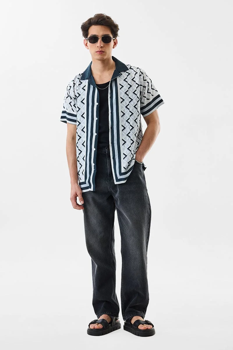 سنيتش قميص بياقة كوبية هندسية بقصة بوكس فيت