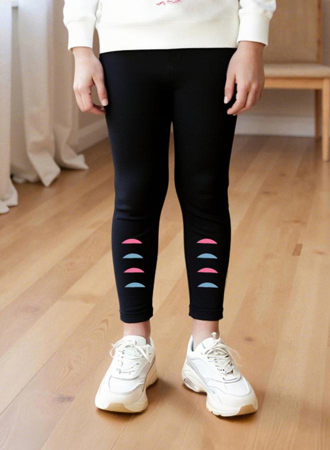 تايك تو طقم سويت شيرت بطبعة جرافيك مع ليقنز - Image 5