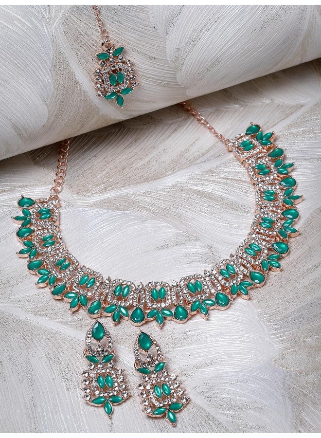سوكهي طقم قلادة على شكل عظمة الترقوة من Sukkhi Admirable Fashionable AD بأحجار البحر الخضراء مع قرط وMaangtika | طقم مجوهرات للنساء (NS105559) - Image 4