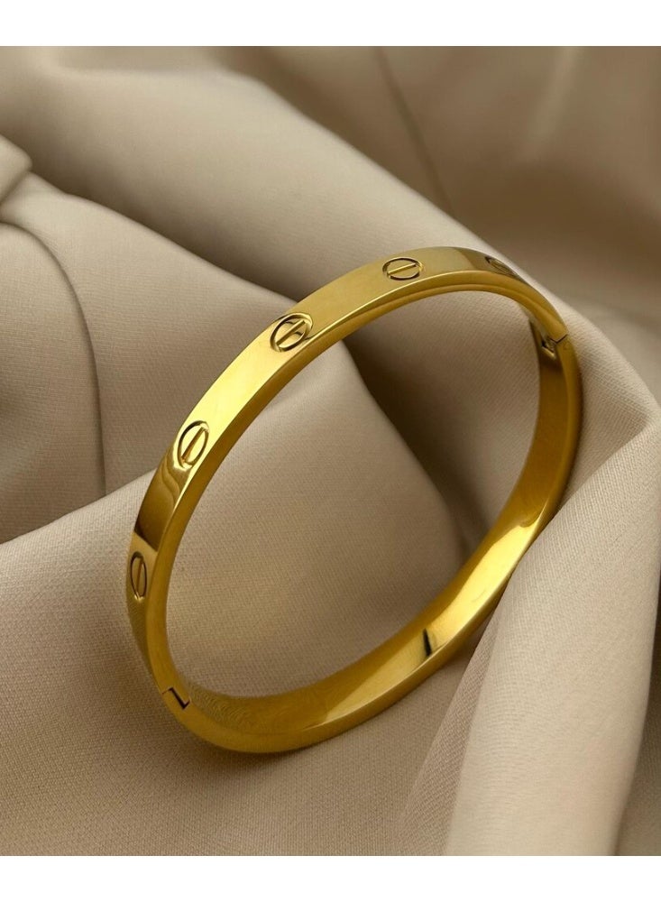 World Luxury Classic gold bracelet with a luxurious engraved design - Image 2