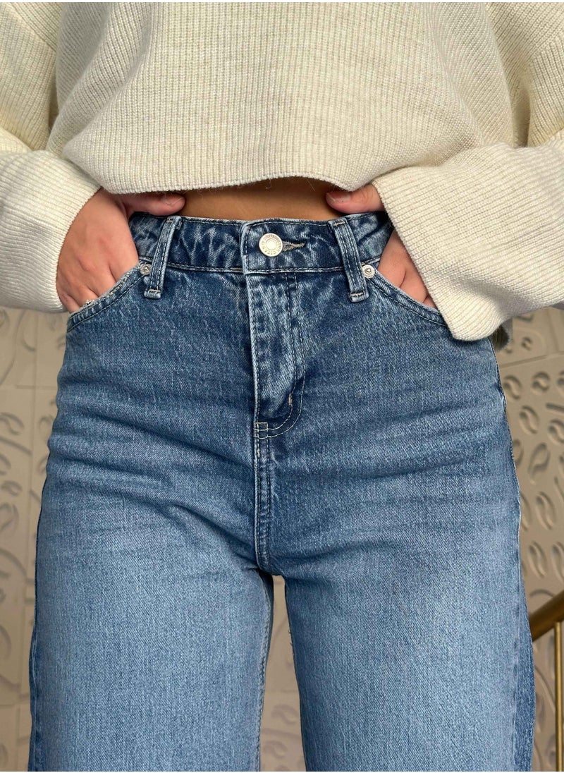 CIZARO - Comfort Straight Leg - Mid Blue Wash Jeans. - Image 1