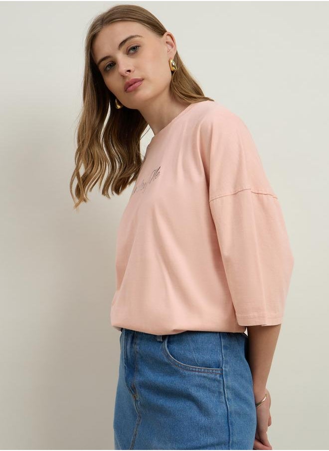 Styli Styli Acid Washed Lucky Me Slogan Foil Print Exaggerated Shoulder Oversized T-Shirt  - Image 3