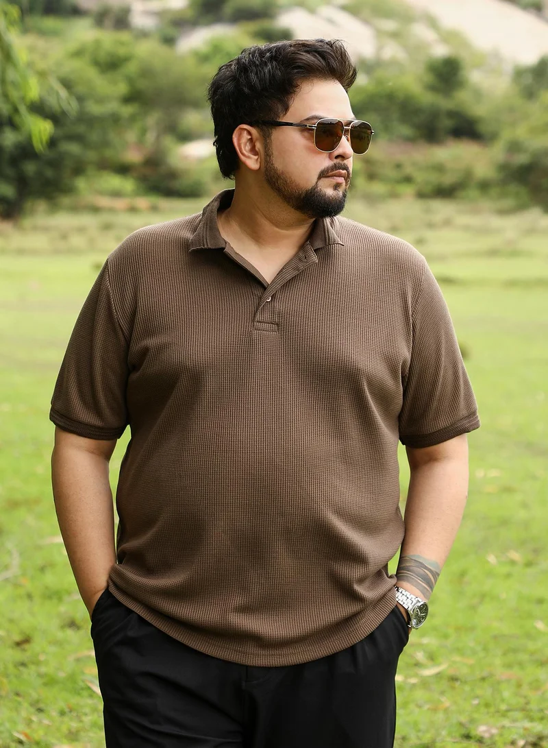 انستافاب بلس Instafab Plus Men Textured-Knit Polo T-Shirt | Jacquard Polo Neck , Short Cuff Sleeves | Half-Button Closure , Straight Hem | Solid Jacquard | Knit Fabric For Casual & Daily Wear | Chocolate Brown