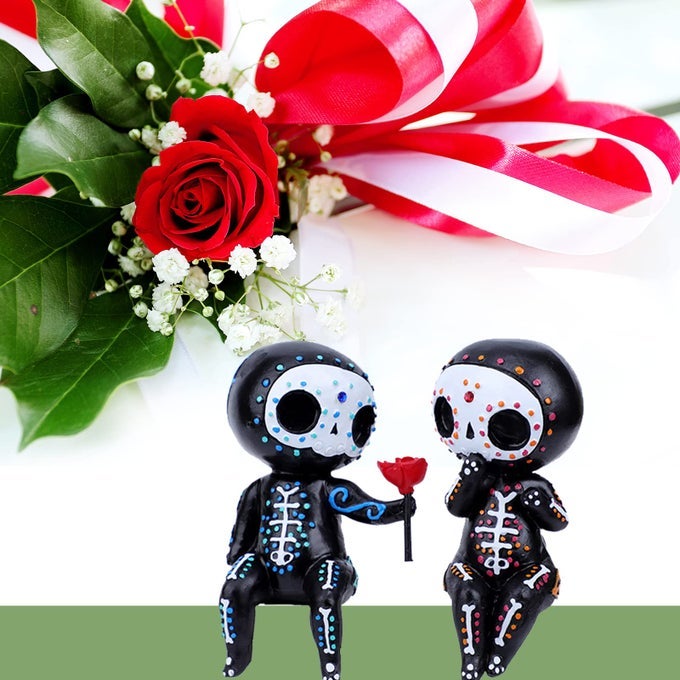 Cute Sugar Skull Couple Statue Resin Crafts Skeleton Memorial Sculpture Halloween Home Decor Collectible Figurines Perfect Sugar Skull Gifts for Women