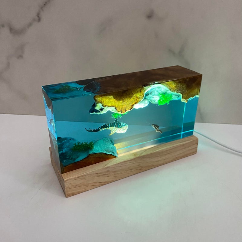 eletriace Whale Shark Diver Ambient Night Lamp, Simulated Ocean Landscape, Resin Handmade Artistic Home Decoration, Deep Sea Small Table Lamp for Holidays - Image 5