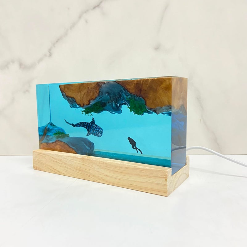 eletriace Whale Shark Diver Ambient Night Lamp, Simulated Ocean Landscape, Resin Handmade Artistic Home Decoration, Deep Sea Small Table Lamp for Holidays - Image 2