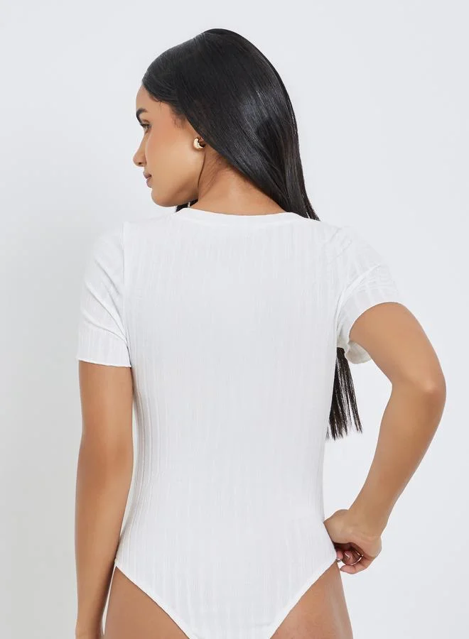 Styli Styli White Ribbed V Neck Bodysuit