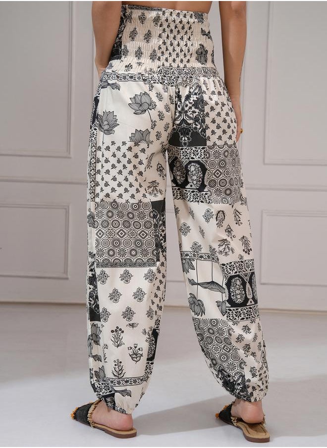 Vishudh All-Over Printed Smocked Waistband Cuffed Pants by Styli  - Image 3