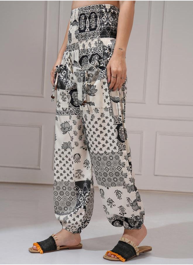 Vishudh All-Over Printed Smocked Waistband Cuffed Pants by Styli  - Image 4