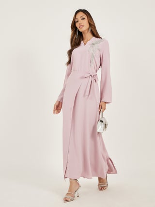 Amirah Lace Detail V Neck Wrap Look Jalabiya - pzsku/Z67E001D52AFDE3BFA505Z/45/1748174574/e01d5fb3-23fa-400e-9a2e-8b4c1cdd01ed