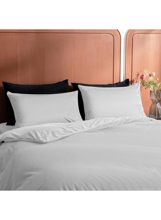 TELUS 2 Pack Zippered Velvet Standard Pillowcases, Super Soft and Cozy Luxury Fuzzy Flannel Pillow Cases with Zipper, 20x26 Inches, White - Image 2