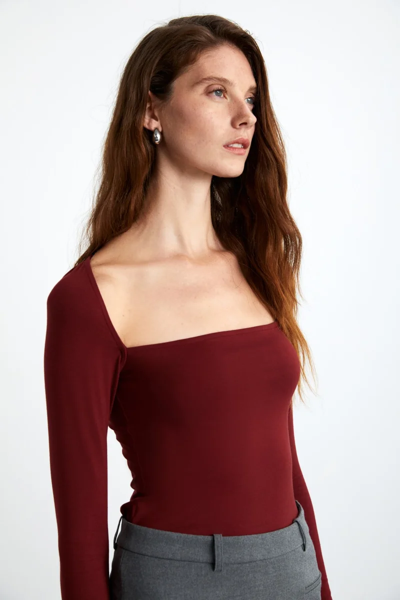 جريميلانج Hillary Women's Viscose Blend Square Collar Slim Fit Burgundy Blouse