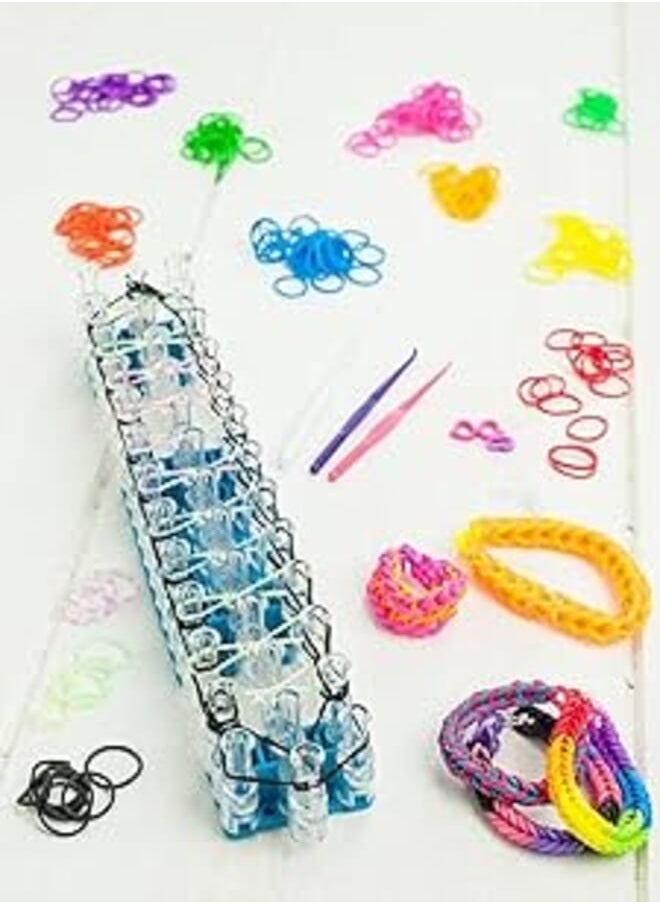 Childs hands making a bracelet 
