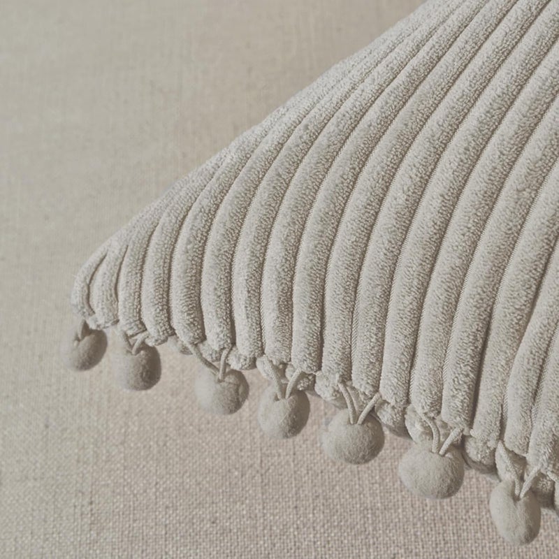 Fancy Homi عبوة من 2 من أغطية الوسائد الزخرفية البيضاء البوهيمية مع شرابات، مقاس 26x26 بوصة، من القطيفة الناعمة، مجموعة أغطية وسائد مربعة صلبة للأريكة والأريكة وغرفة النوم والسيارة وغرفة المعيشة 66x66 سم - Image 4