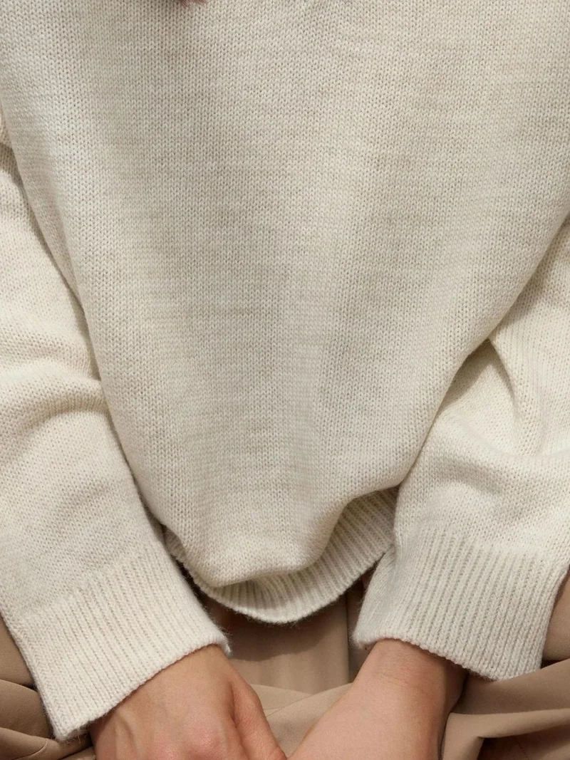 HICCUP Thick Knit V-neck Sweater