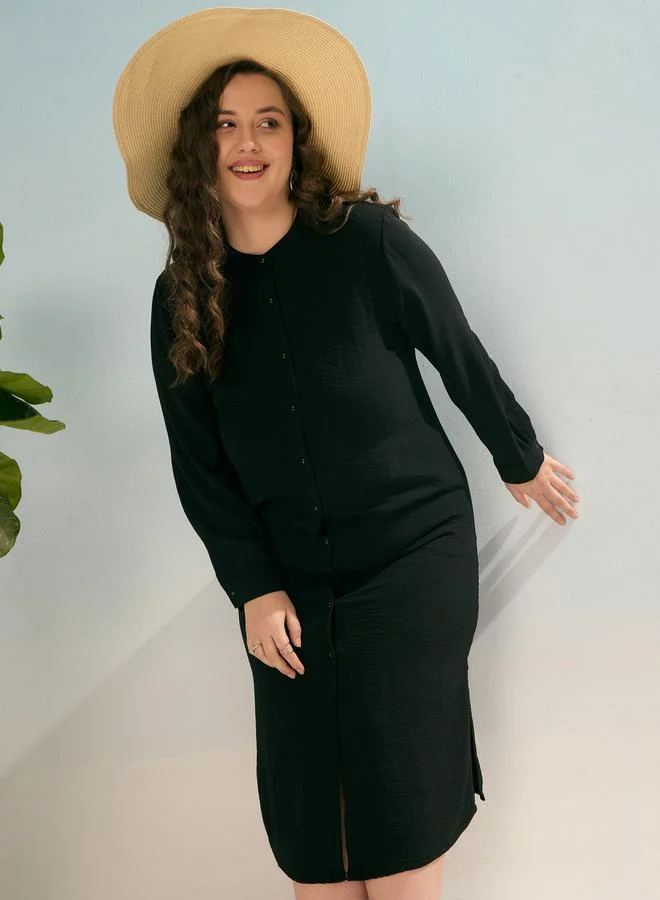 SASSAFRAS Sassafras Plus Black Shift Midi Dress with Front Button