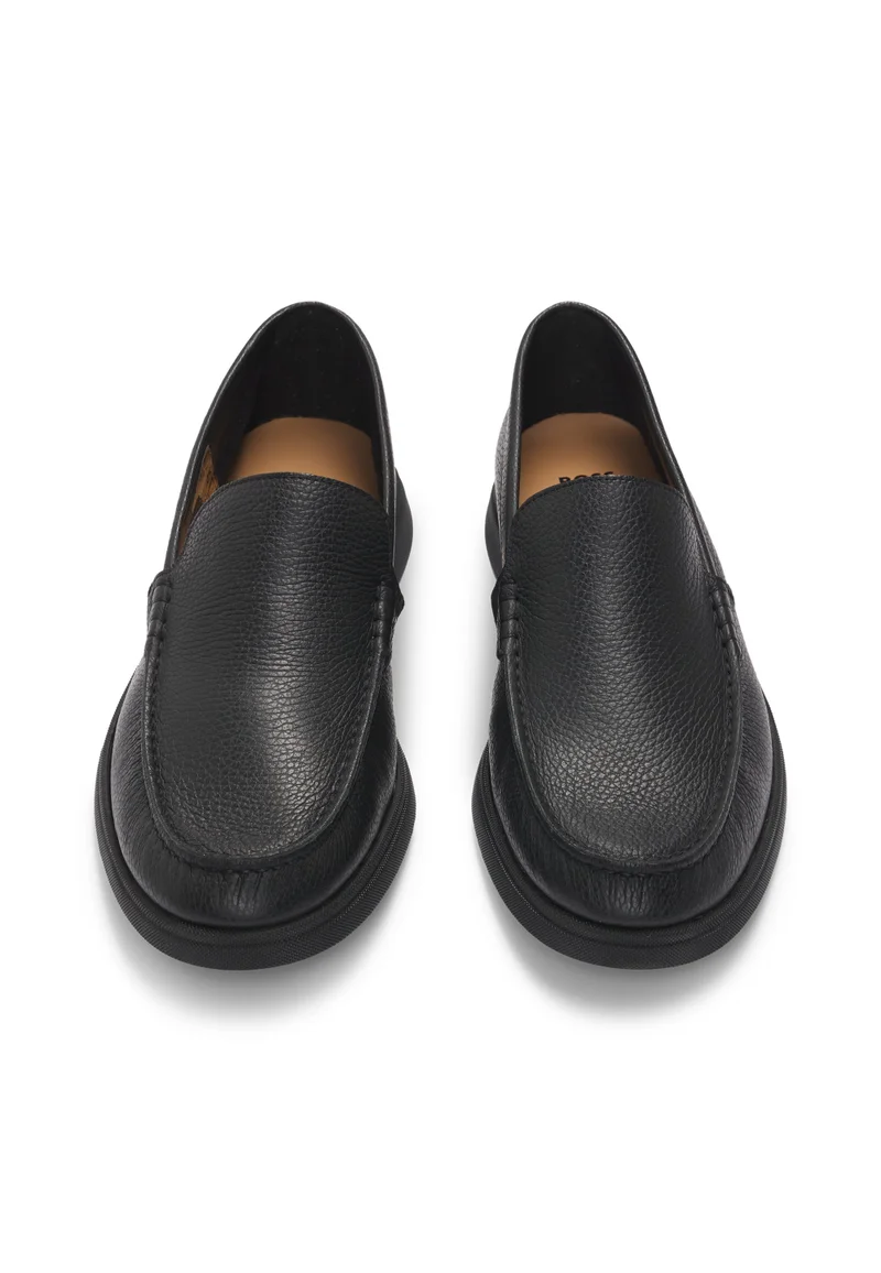 بوس موكاسين جلد مدبوغ بتفاصيل شعار