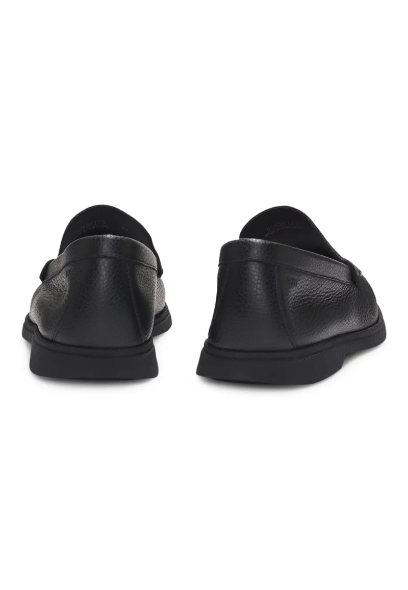 بوس موكاسين جلد مدبوغ بتفاصيل شعار