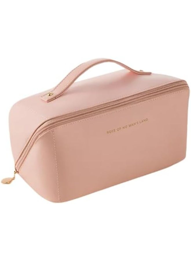 م اكس م حقيبة مكياج للسفر وحقيبة مستحضرات تجميل كبيرة السعة ومجموعة أدوات تواليت محمولة من جلد البولي يوريثان للنساء وحقيبة غسيل حمام مقاومة للماء متعددة الوظائف (وردي فاتح) - Image 1