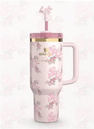 كوب Stanley Love Shack Fancy H2.0 Flow State سعة 40 أونصة وردي جميل، معزول بالفراغ من الفولاذ المقاوم للصدأ مع غطاء وقشة وسدادة في عبوة أنيقة جاهزة للهدايا، يحافظ على برودة المشروبات لساعات - view 2