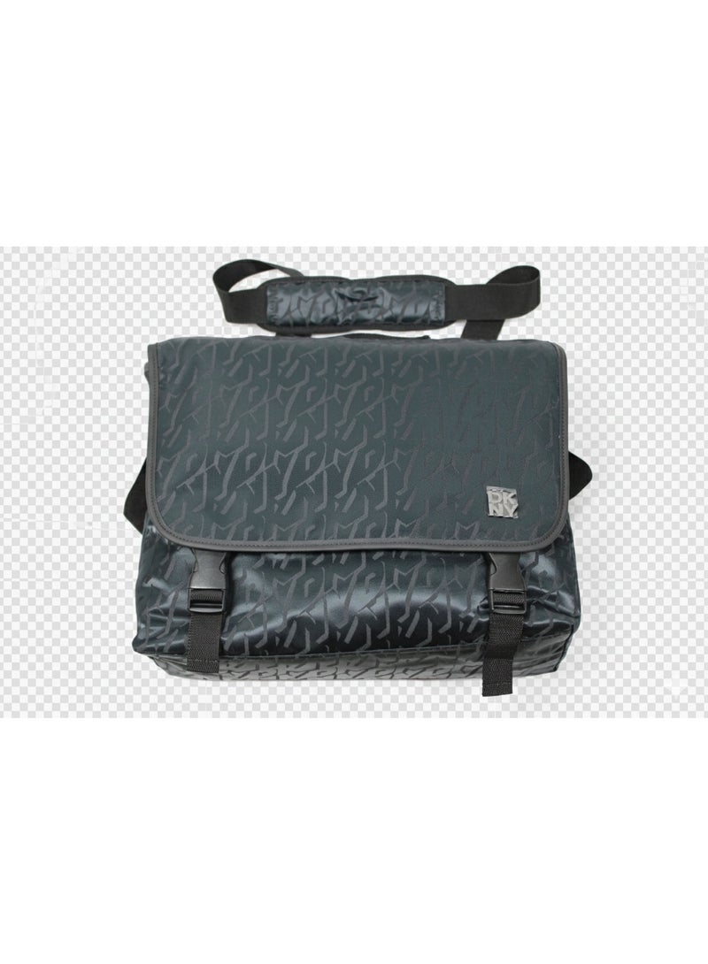 دكني حقيبة كروس بودي رجالية من دي كيه إن واي بشعار بارز وحزام قابل للتعديل - أسود - Image 4