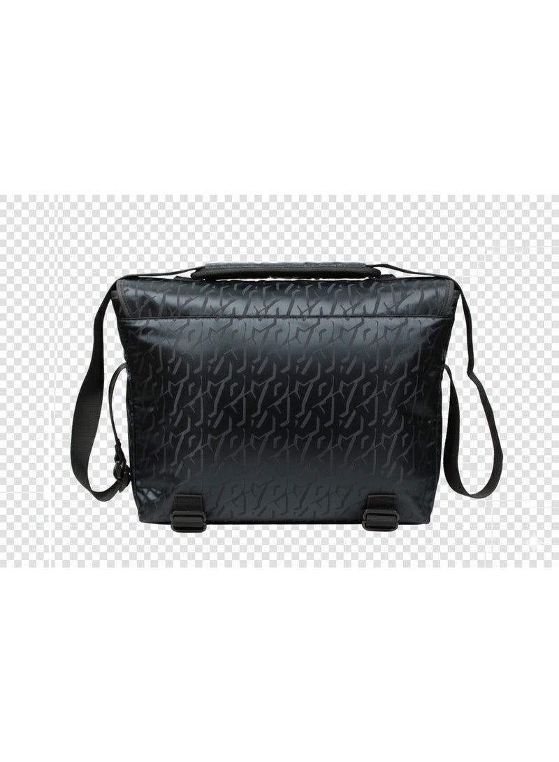 دكني حقيبة كروس بودي رجالية من دي كيه إن واي بشعار بارز وحزام قابل للتعديل - أسود - Image 2