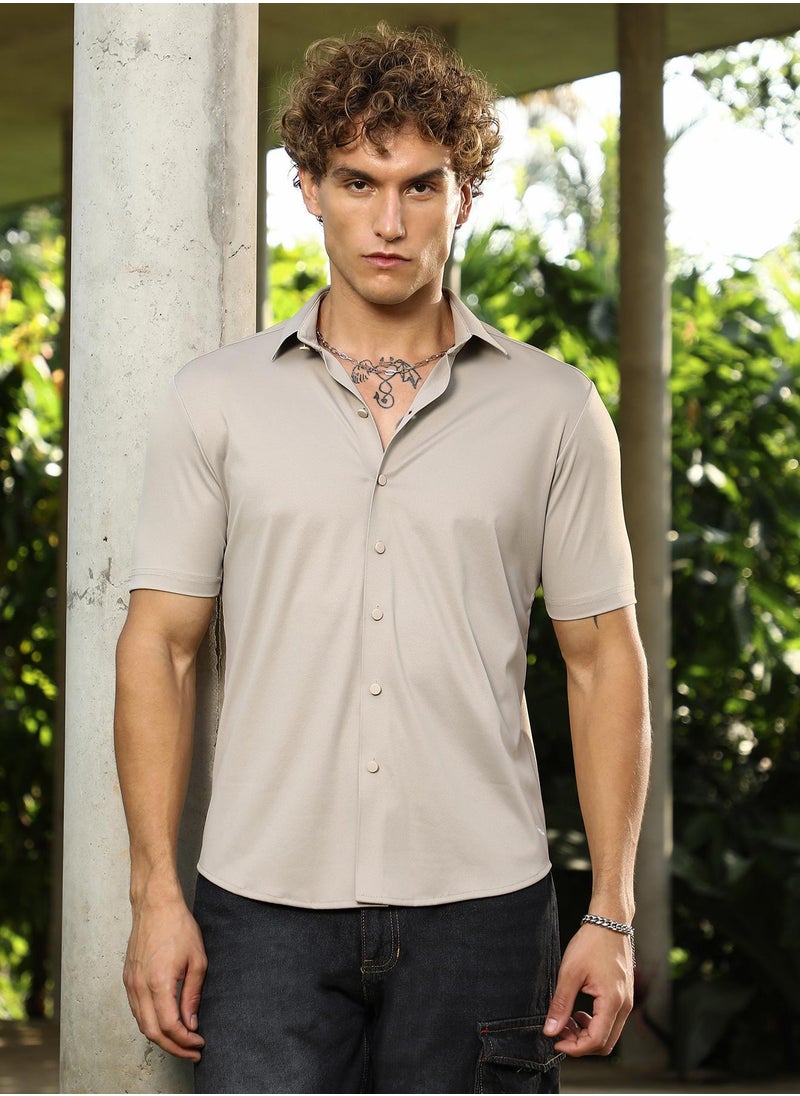Campus Sutra Campus Sutra Men's Khaki Beige Seamless Solid Shirt For Casual Wear | Spread Collar | Short Regular Sleeves | Button Closure | Shirt Crafted With Comfort Fit For Everyday Wear  - Image 2