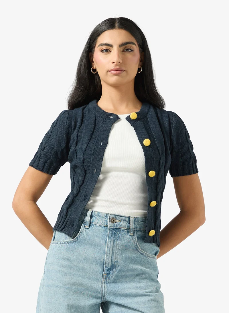 ايلا كارديجان محبوك بالكابل