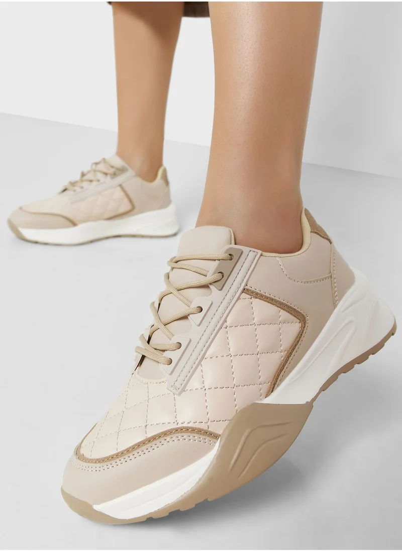 جينجر Quilted Metallic Trim Sneaker