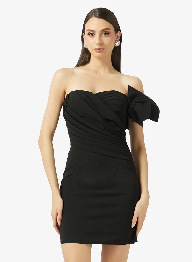 رينيه فستان قصير بتفاصيل فيونكة بياقة على شكل قلب