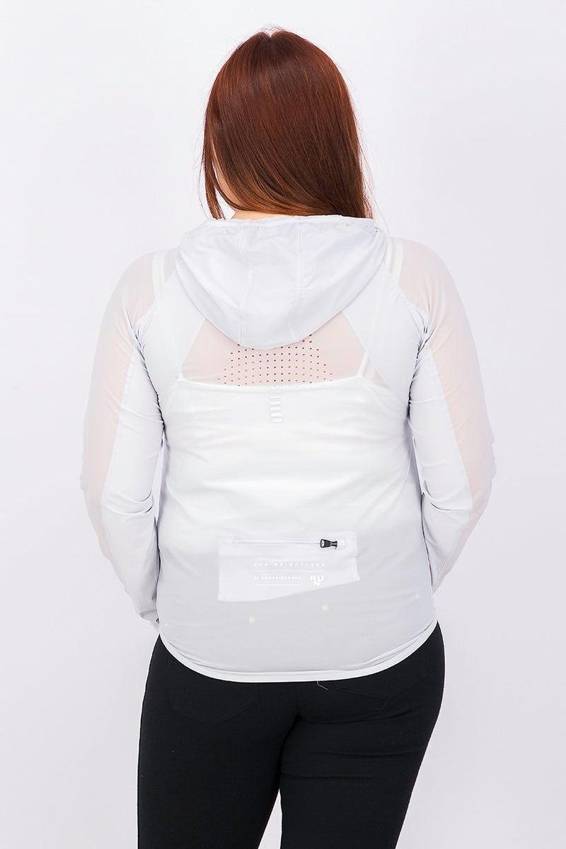 UNDER ARMOUR جاكيت جري خفيف الوزن للنساء، رمادي هالو - Image 3