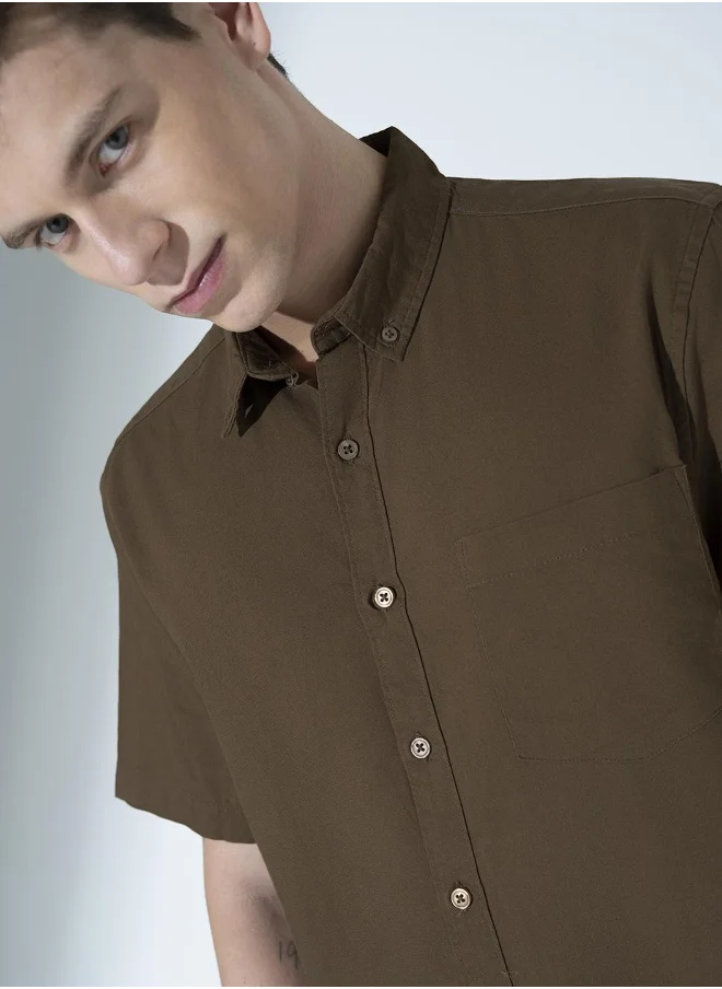 Hubberholme Men's Brown 100% Cotton Solid Button Down Relaxed Fit Shirt