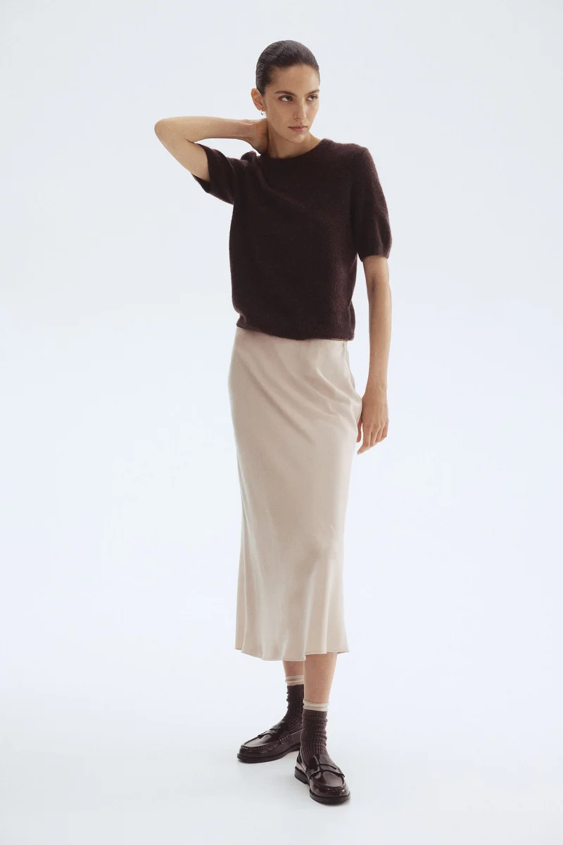 اتش اند ام كنزة محبوكة من نسيج ناعم