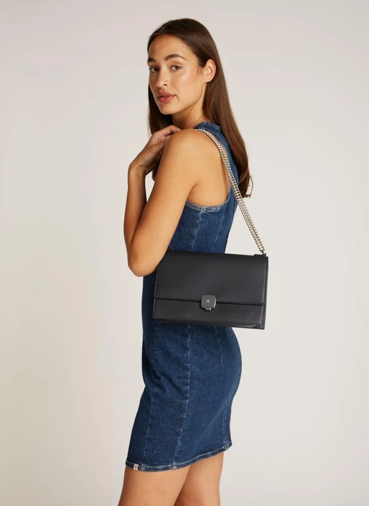 كالفن كلاين جينز Forged Chain Flap Crossbody