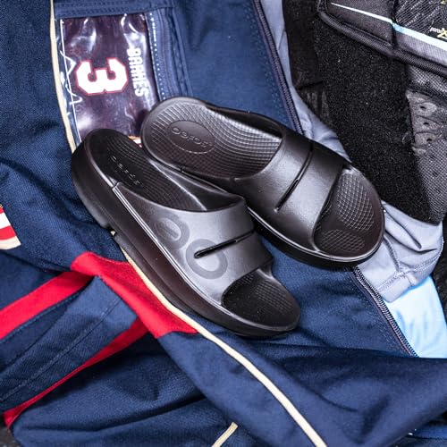 OOFOS صندل OOFOS OOahh الرياضي، أسود غير لامع - مقاس الرجال 3، مقاس النساء 5 - أحذية استرداد خفيفة الوزن - تقلل الضغط على القدمين والمفاصل والظهر - قابلة للغسل في الغسالة - رسومات مطلية يدويًا - Image 4