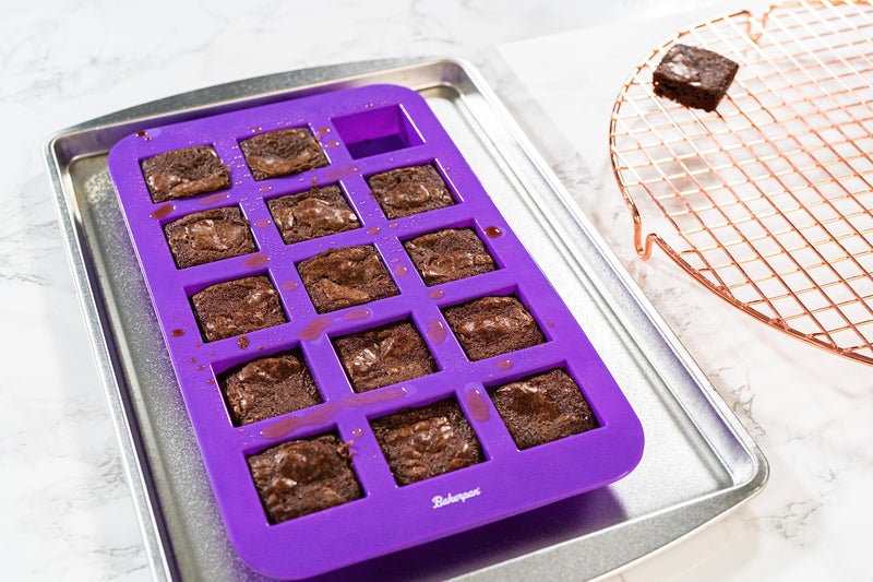 Bakerpan Silicone Brownie Mold for Baking, Individual Bite Size 1.5 Inch Brownie Squares, Silicone Brownie Pan with dividers, 15 Cavities - Set of 2 - Image 3