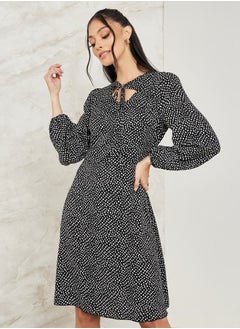 Ditsy Print Tie-Up Neck Knee Length Dress - pzsku/Z681A6E7E7E8F62E25AE1Z/45/_/1710418085/5e227620-b7bc-41fa-b02e-c2c7d6a2022e