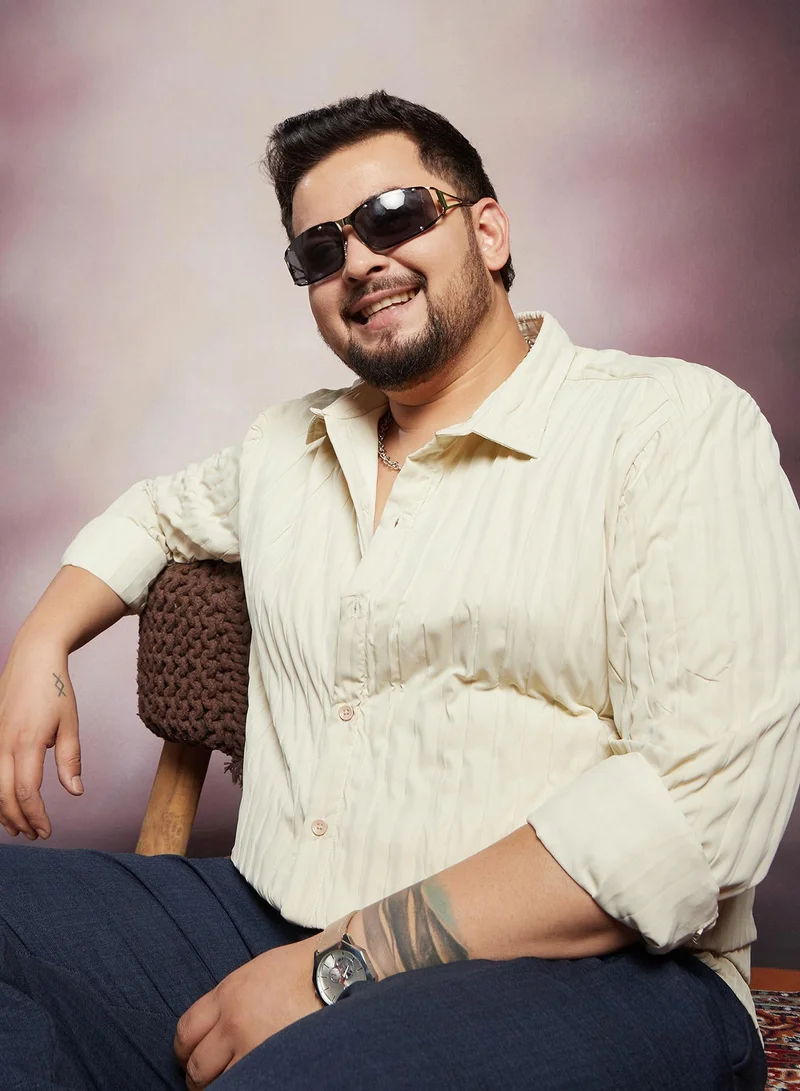 انستافاب بلس قميص رجالي أبيض مبطن مقاس بلس للملابس الكاجوال بياقة عادية وأكمام طويلة بأزرار