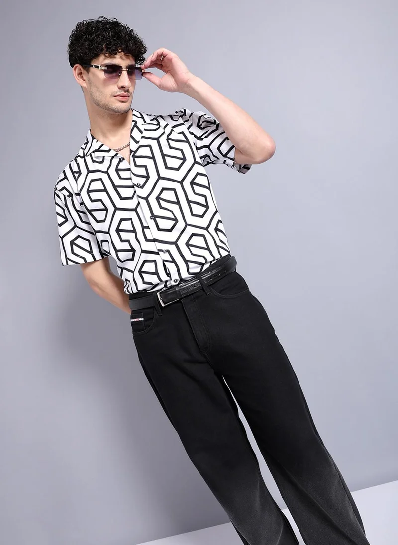 ذا انديان كراج كو Men Relaxed Fit Geometric Printed Half Sleeves Cutaway Collar Party Wear Shirt