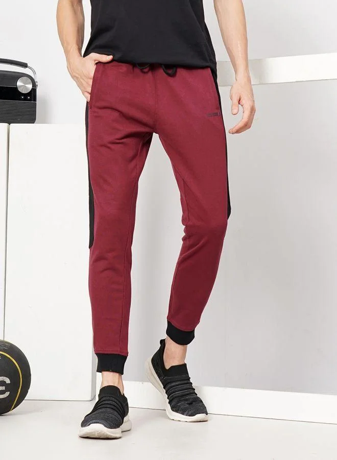 The Indian Garage Co Men Slim Fit Solid Mid-Rise Stretchable Knitted Jogger Trousers