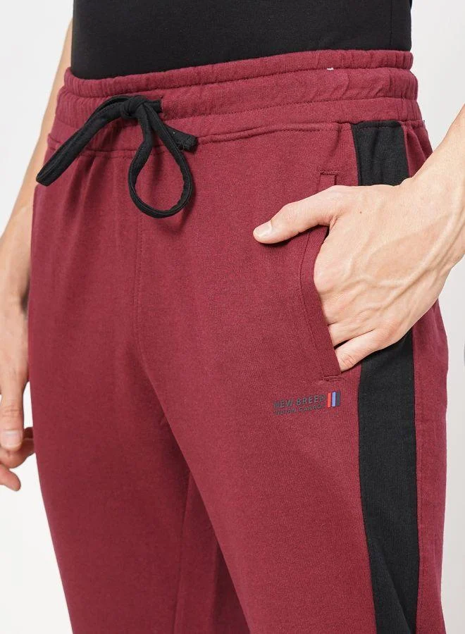شركة المرآب الهندية Men Slim Fit Solid Mid-Rise Stretchable Knitted Jogger Trousers