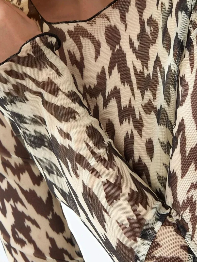هيكاب بلوزة بياقة مستديرة بنقوش